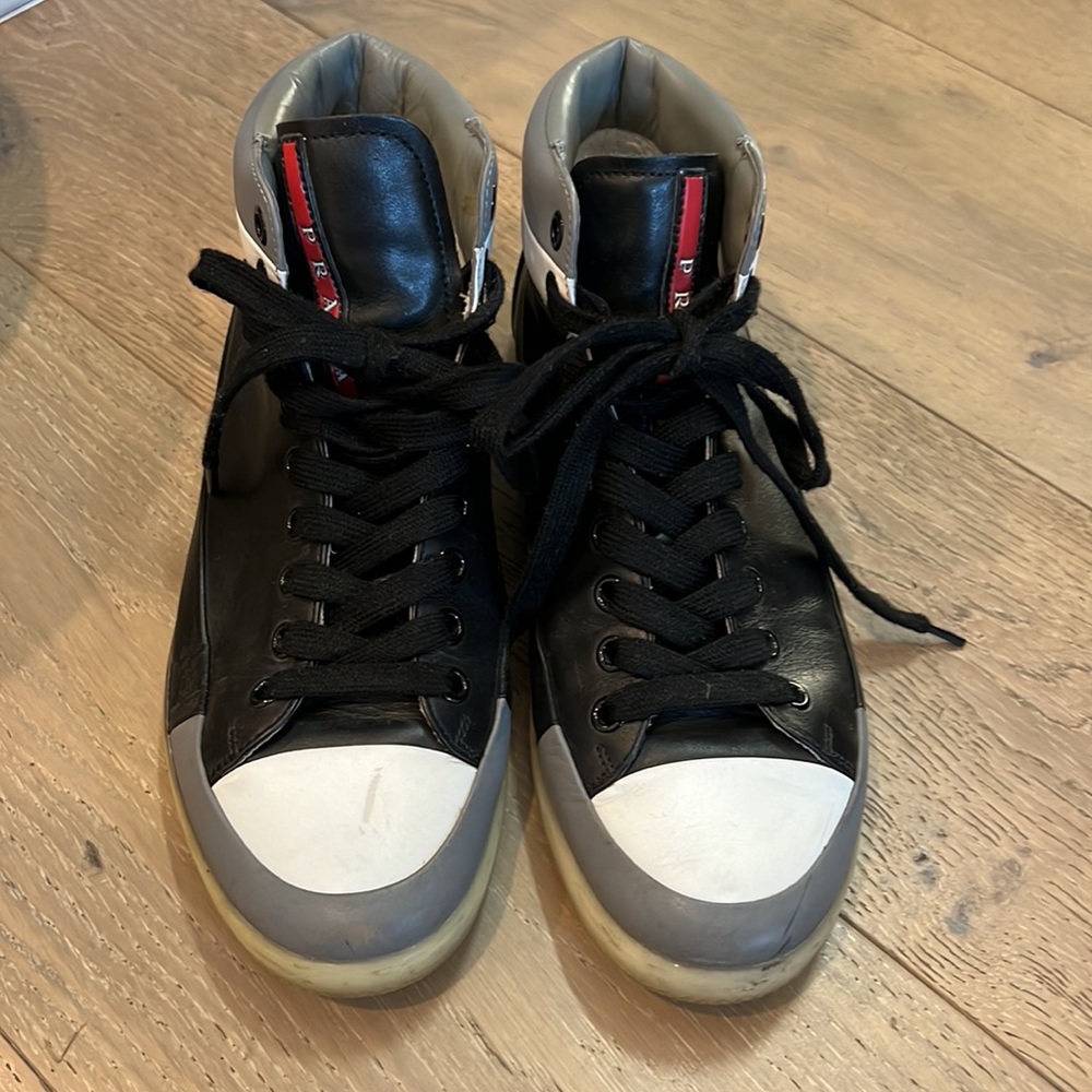 Men’s high top Prada leather sneakers. Size 9.5 - Picture 3 of 5
